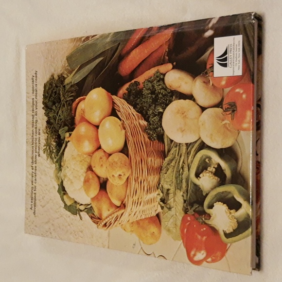 The Crockery Cookbook by Marry Berry  Vintage 1978 copyright Hardcover - Picture 2 of 5